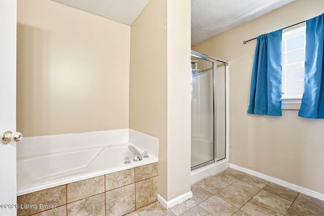 10612 Evanwood Dr, Louisville, KY 40228