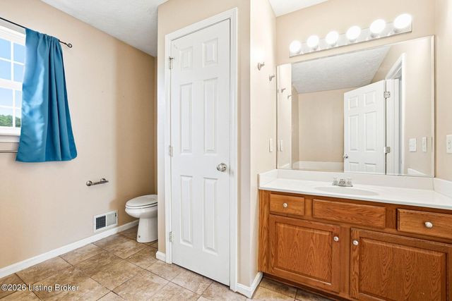 10612 Evanwood Dr, Louisville, KY 40228