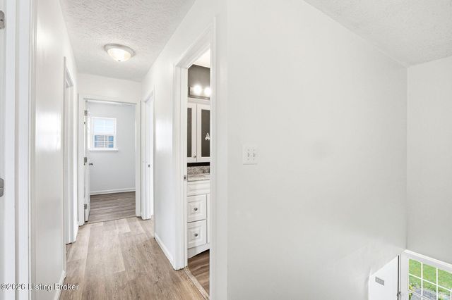 10612 Evanwood Dr, Louisville, KY 40228