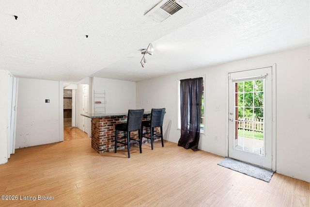 10612 Evanwood Dr, Louisville, KY 40228