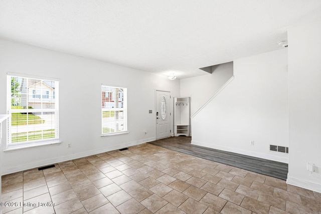 10612 Evanwood Dr, Louisville, KY 40228