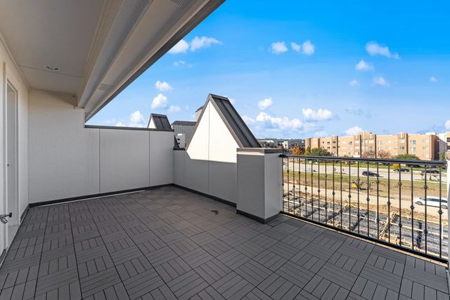 633 Dalton Lane, Irving, TX 75039