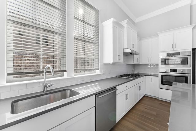 633 Dalton Lane, Irving, TX 75039