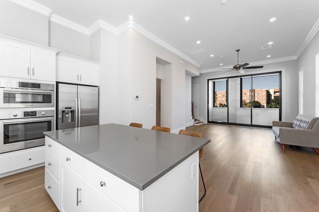 633 Dalton Lane, Irving, TX 75039