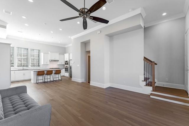 633 Dalton Lane, Irving, TX 75039