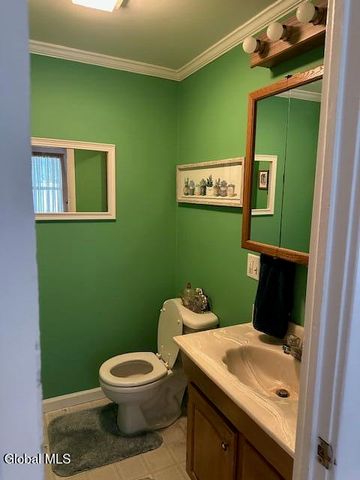 26 Woodlawn Court, Troy, NY 12180