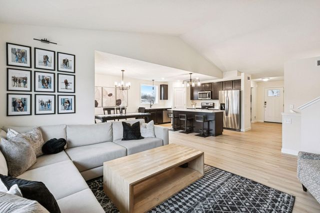 17990 Equinox Avenue, Lakeville, MN 55044