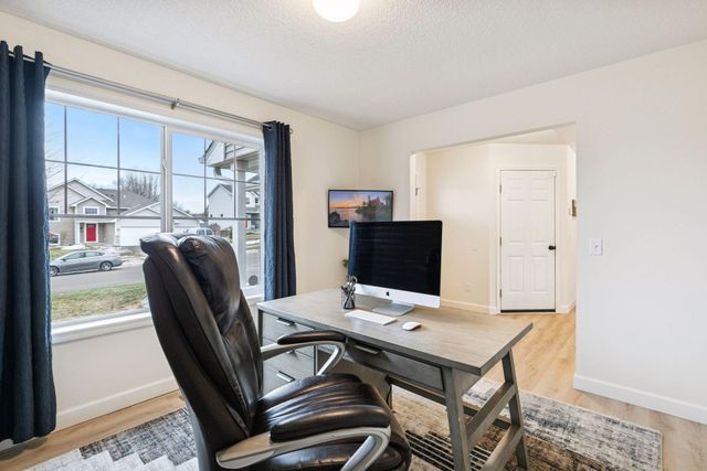 17990 Equinox Avenue, Lakeville, MN 55044