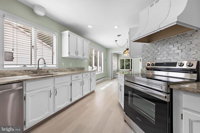 102 ASH RD, Manahawkin, NJ 08050