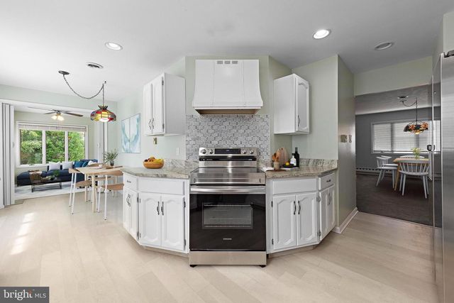 102 ASH RD, Manahawkin, NJ 08050