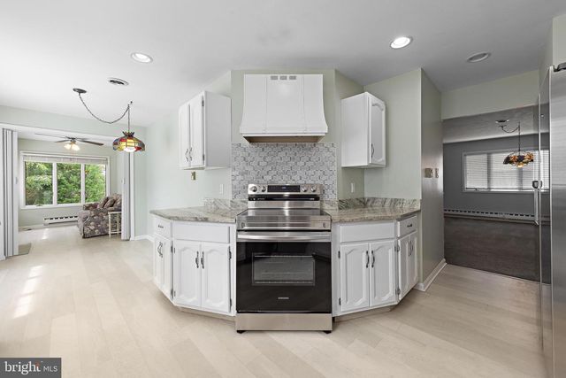 102 ASH RD, Manahawkin, NJ 08050