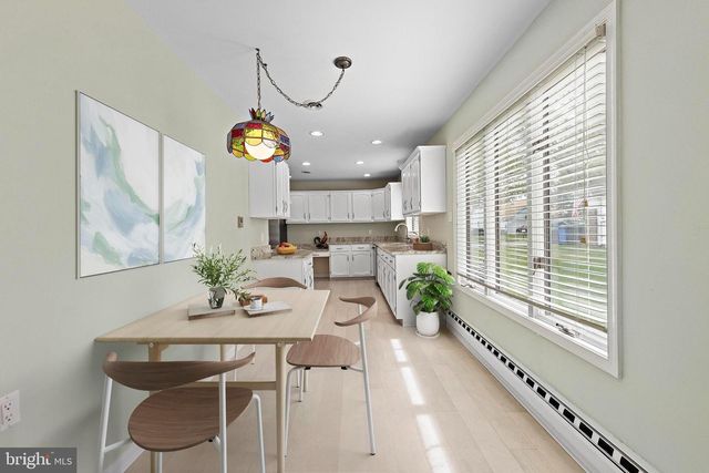 102 ASH RD, Manahawkin, NJ 08050