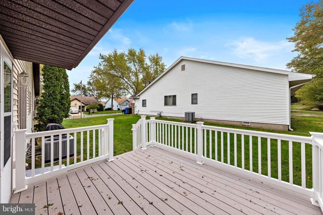 102 ASH RD, Manahawkin, NJ 08050