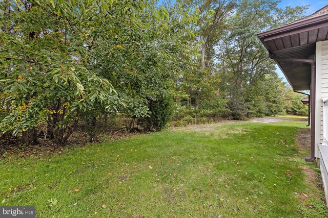 102 ASH RD, Manahawkin, NJ 08050