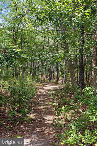 102 ASH RD, Manahawkin, NJ 08050