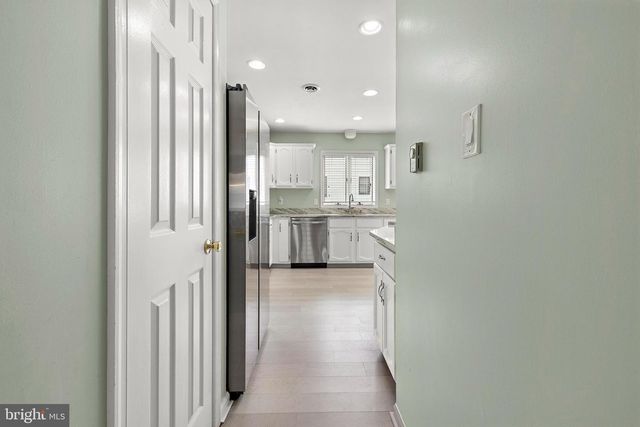 102 ASH RD, Manahawkin, NJ 08050