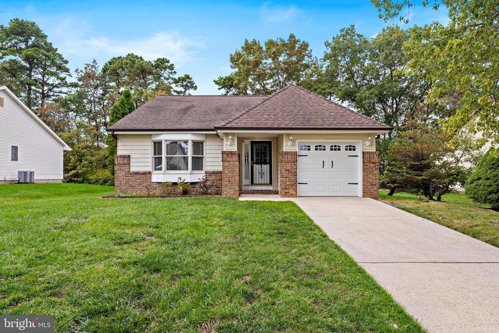 102 ASH RD, Manahawkin, NJ 08050