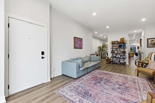 327 S Leavitt Street 1, Chicago, IL 60612