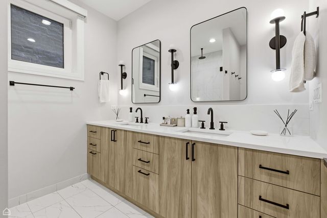 327 S Leavitt Street 1, Chicago, IL 60612