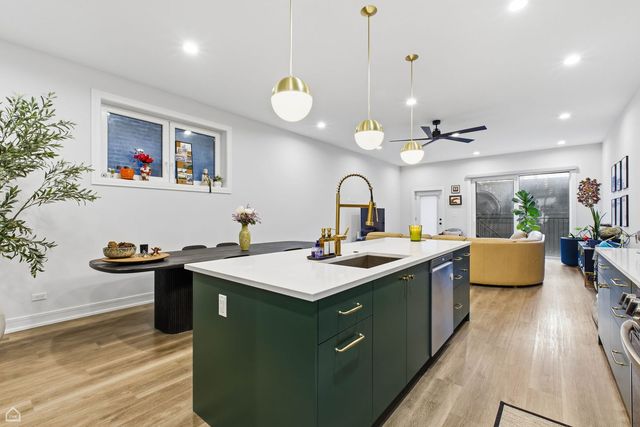 327 S Leavitt Street 1, Chicago, IL 60612