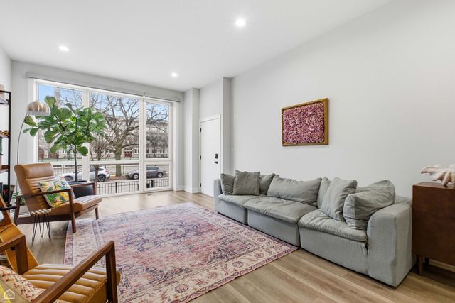 327 S Leavitt Street 1, Chicago, IL 60612