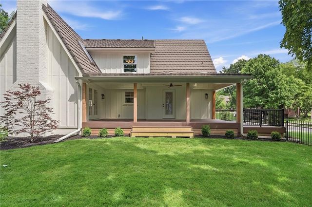 10426 Alhambra Street, Overland Park, KS 66207