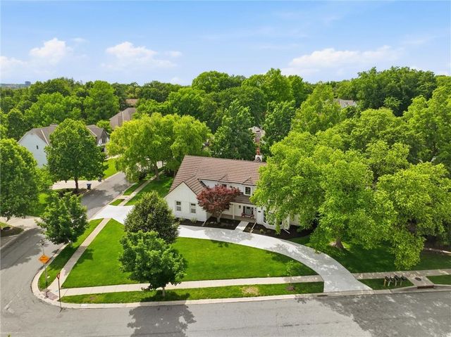 10426 Alhambra Street, Overland Park, KS 66207