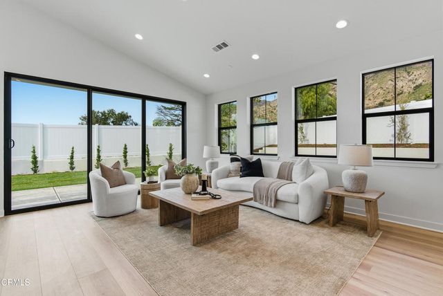 3245 Arrowhead Court, Altadena, CA 91001