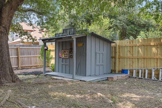 1515 Natural Bridge LN, Pflugerville, TX 78660
