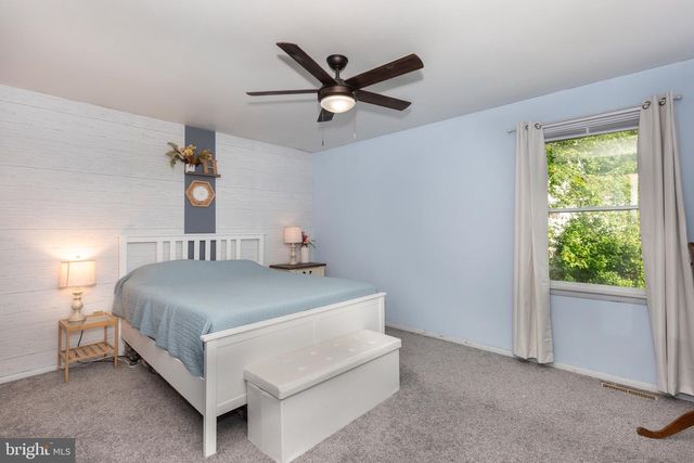 14 GARDEN LN, Hanover, PA 17331