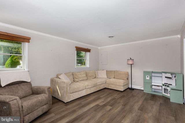 14 GARDEN LN, Hanover, PA 17331