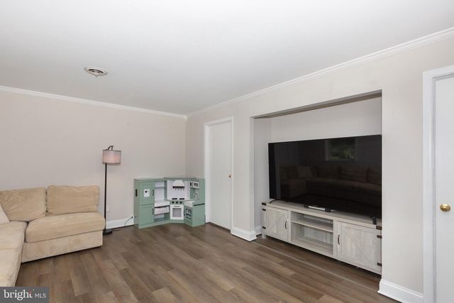 14 GARDEN LN, Hanover, PA 17331