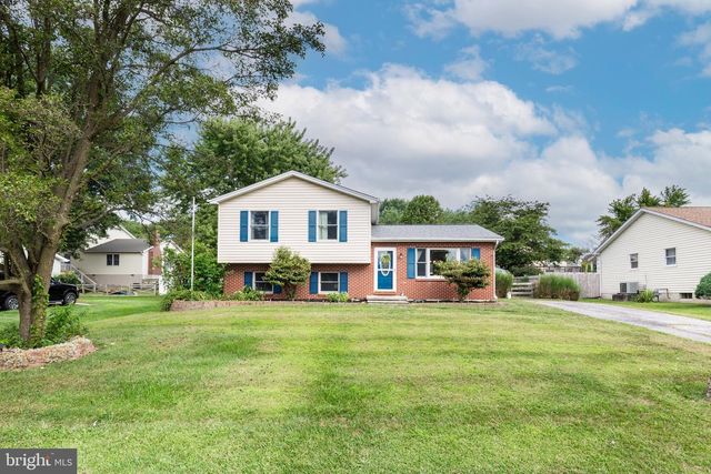 14 GARDEN LN, Hanover, PA 17331