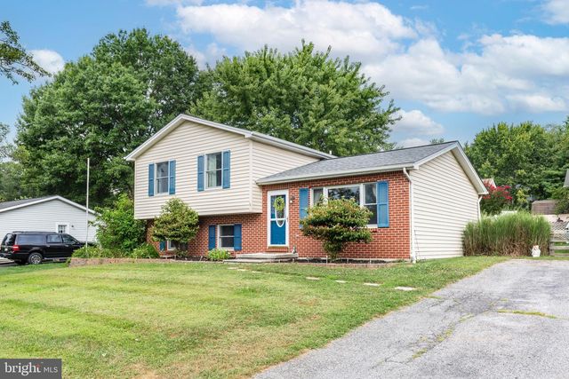 14 GARDEN LN, Hanover, PA 17331