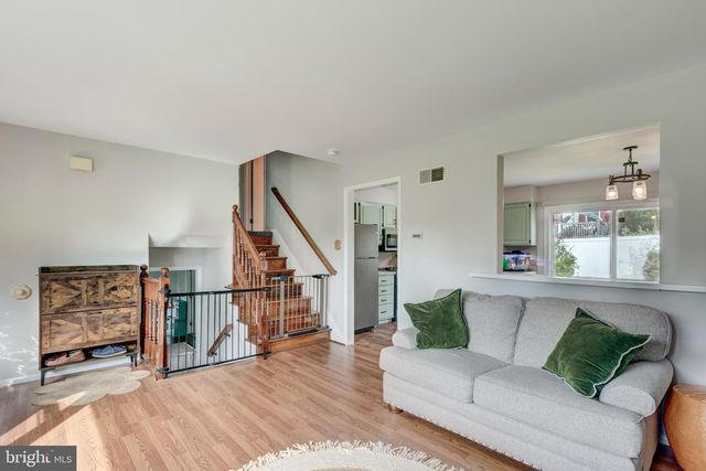 14 GARDEN LN, Hanover, PA 17331