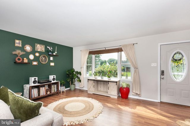 14 GARDEN LN, Hanover, PA 17331