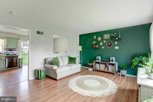 14 GARDEN LN, Hanover, PA 17331