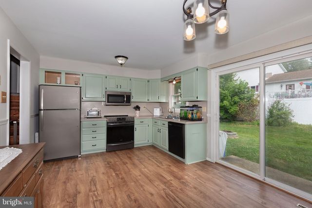 14 GARDEN LN, Hanover, PA 17331