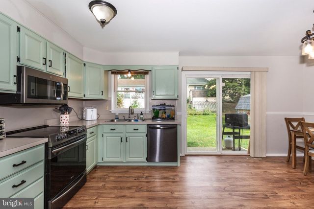 14 GARDEN LN, Hanover, PA 17331