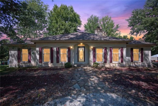 8004 E 233rd Street, Peculiar, MO 64078