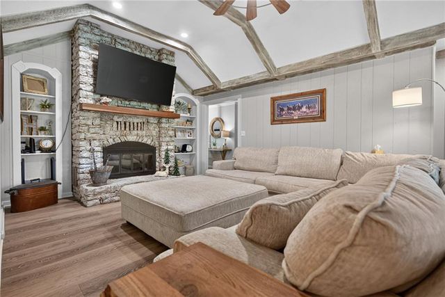 8004 E 233rd Street, Peculiar, MO 64078