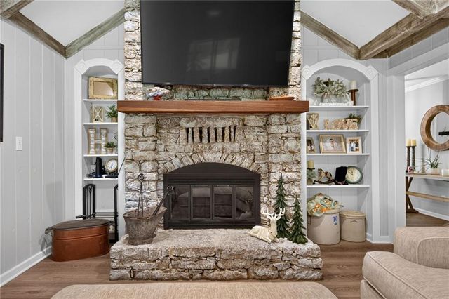 8004 E 233rd Street, Peculiar, MO 64078