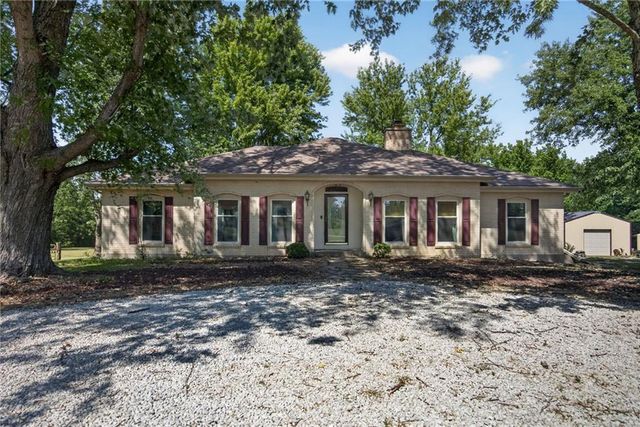 8004 E 233rd Street, Peculiar, MO 64078