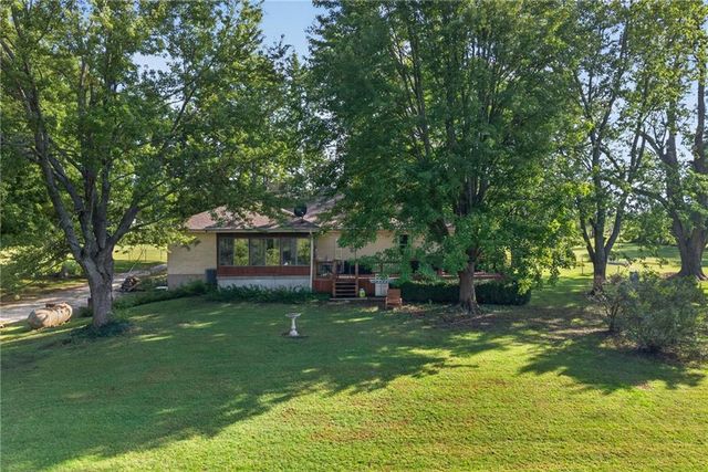 8004 E 233rd Street, Peculiar, MO 64078