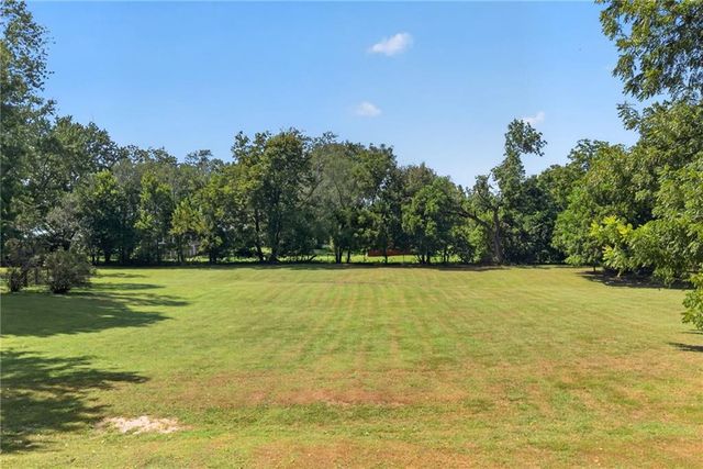 8004 E 233rd Street, Peculiar, MO 64078