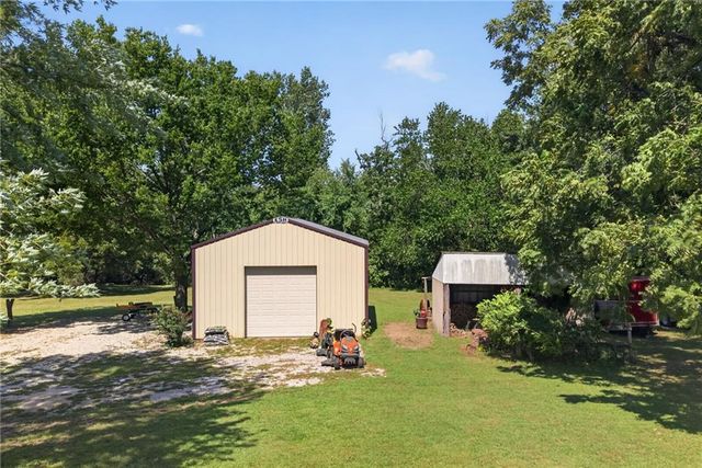 8004 E 233rd Street, Peculiar, MO 64078