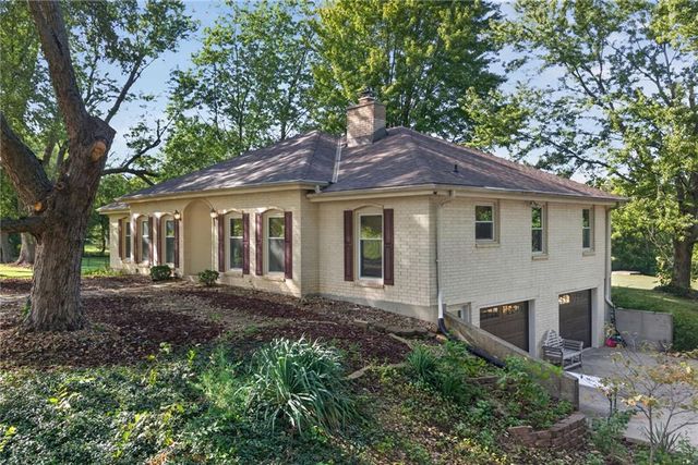 8004 E 233rd Street, Peculiar, MO 64078