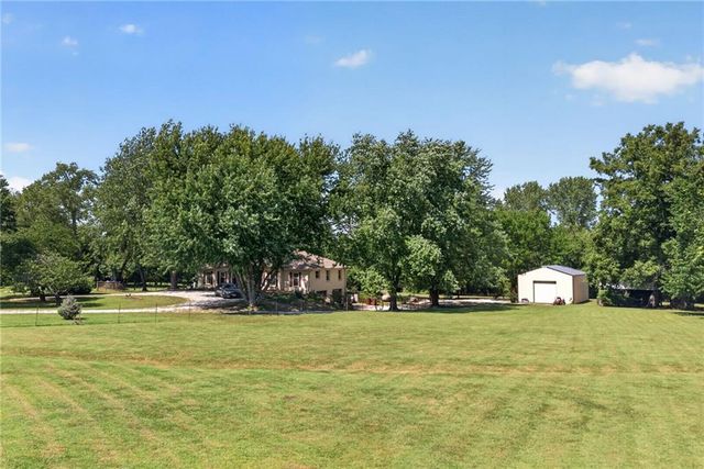 8004 E 233rd Street, Peculiar, MO 64078