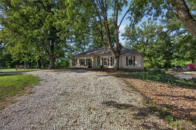 8004 E 233rd Street, Peculiar, MO 64078