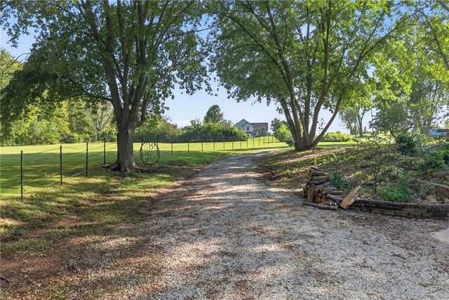 8004 E 233rd Street, Peculiar, MO 64078